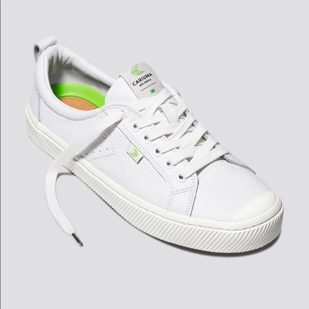 Cariuma oca low triple white leather sneaker